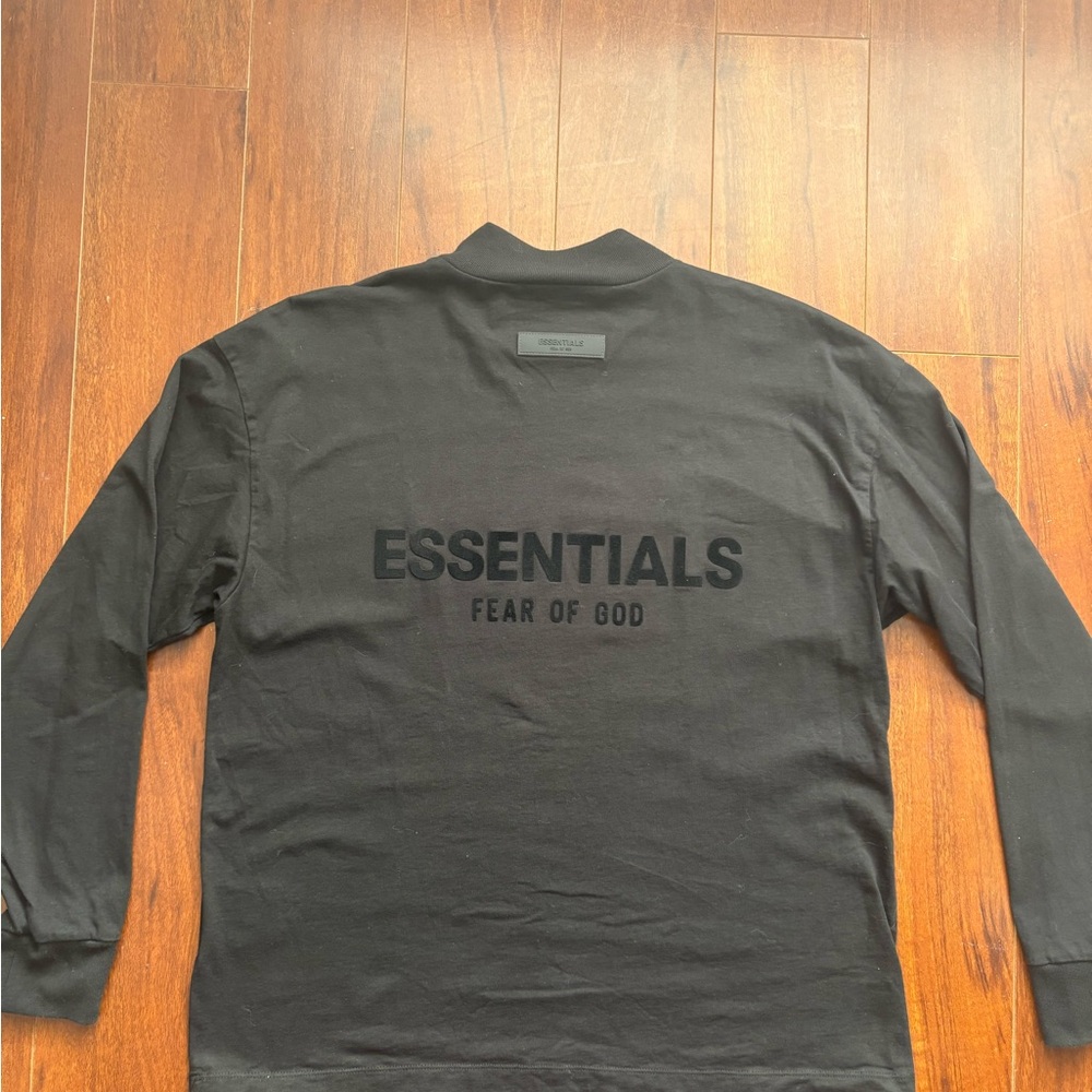 Long sleeve Essentials Shirt